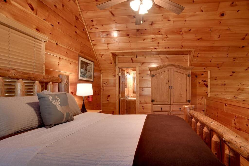 Brave Eagle Cabin Sevierville Szoba fotó