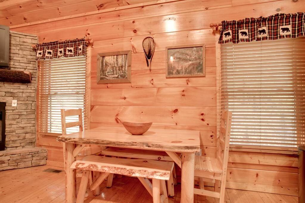 Brave Eagle Cabin Sevierville Szoba fotó