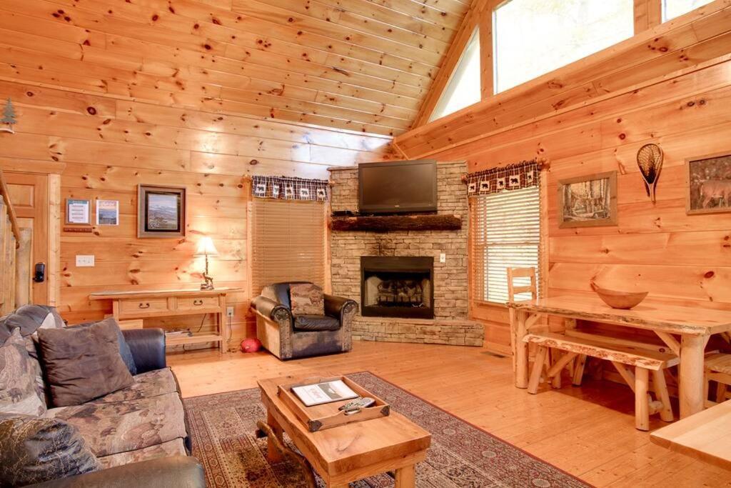 Brave Eagle Cabin Sevierville Szoba fotó