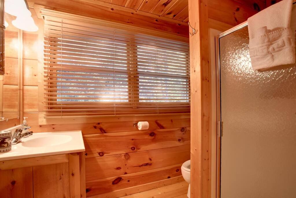Brave Eagle Cabin Sevierville Szoba fotó